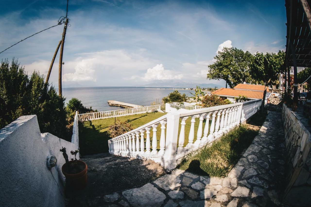 Villa Galanis By The Sea Niforeika Buitenkant foto